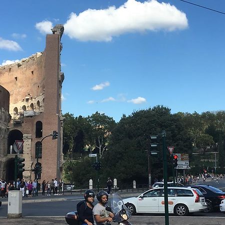 Delightful Apartment 100 Meters From The Colosseum Exterior photo