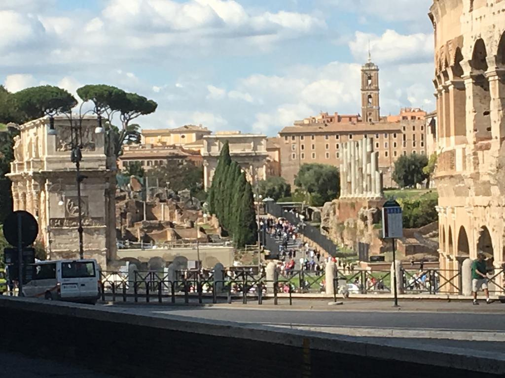 Delightful Apartment 100 Meters From The Colosseum Exterior photo