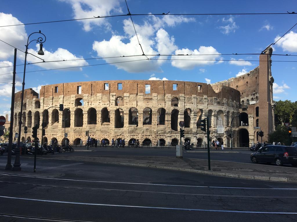 Delightful Apartment 100 Meters From The Colosseum Exterior photo